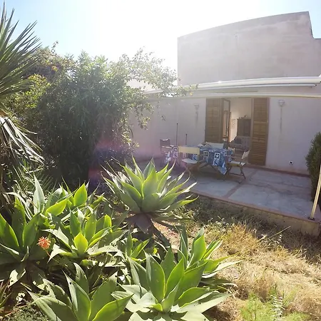 Punta Lunga * فافينانا